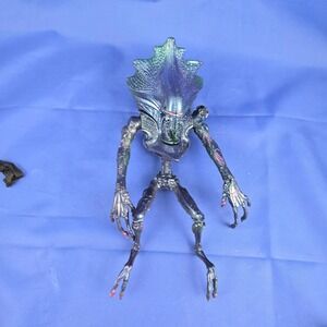 1996 Trendmasters Independence Day Alien Science Officer Action Figure w alien